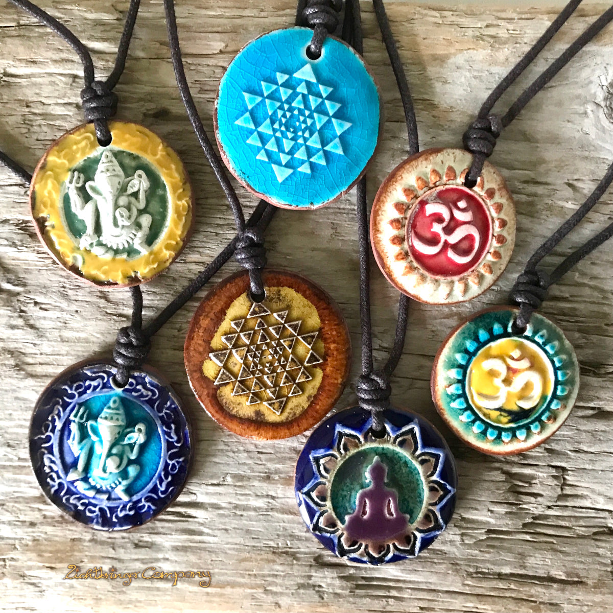 Amulette aus Keramik