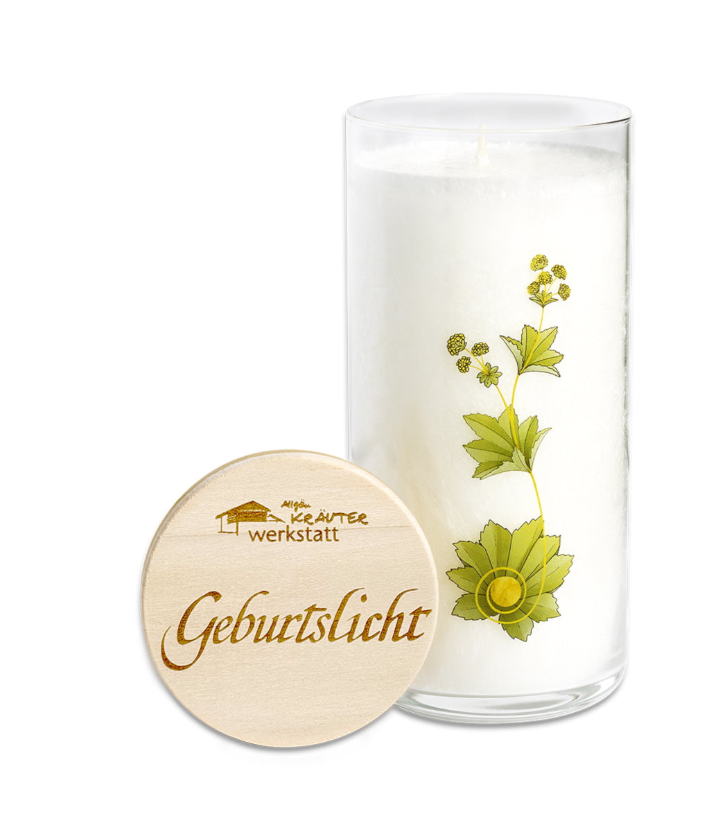 Geburtslicht, Allgäuer Heilkräuterkerze, eine Kerze im Glas aus der Allgäuer Heilkräutermanufaktur. Glas mit Pflanzenaufdruck und graviertem Holzdeckel