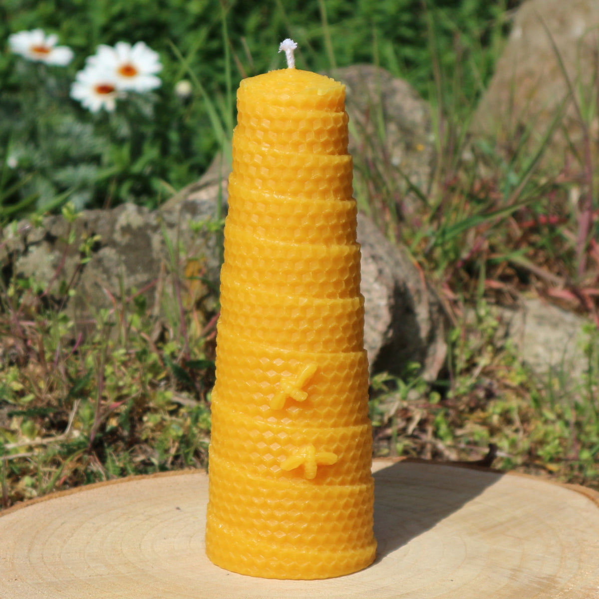 Bienenwachskerze in Wabenoptik Gr. 4 –Höhe 19 cm – Durchmesser 6,5 cm – Gewicht 390 Gramm