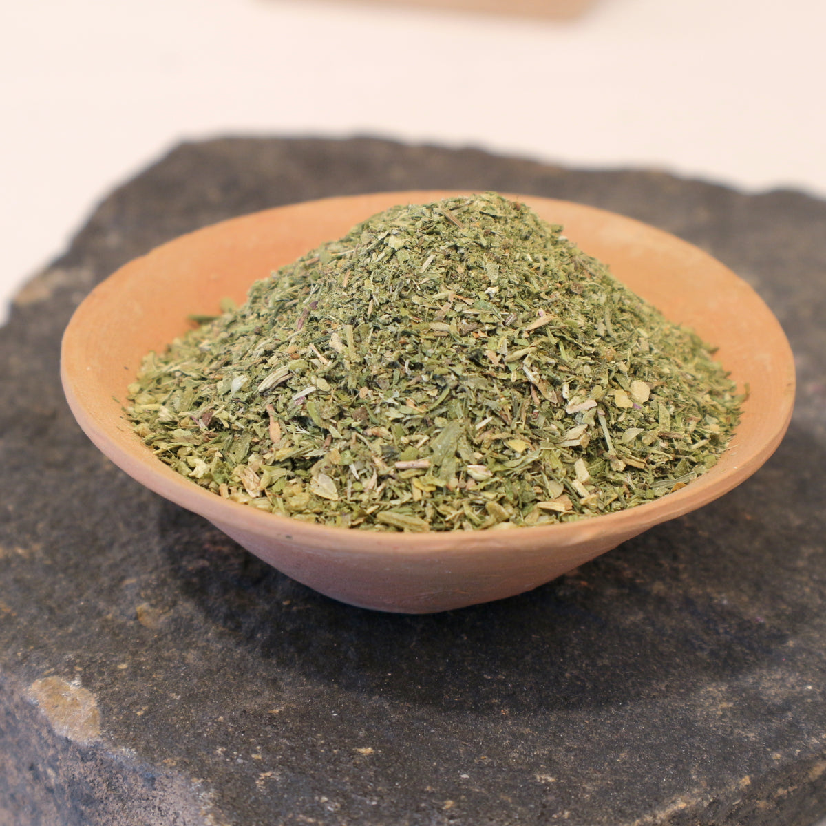 Grob gemahlene Gartenkräuter Gewürzmischung