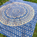 Goldenes Mandala Wandtuch in Königsblau und Dunkelblau, ca. 210 × 230 cm
