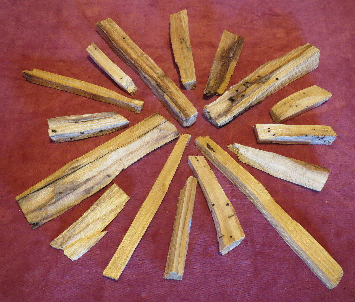 Palo Santo Räucherholz - lange große Stücke in verschiedenen Größen zum Räuchern bei der Lichtbringer Company kaufen