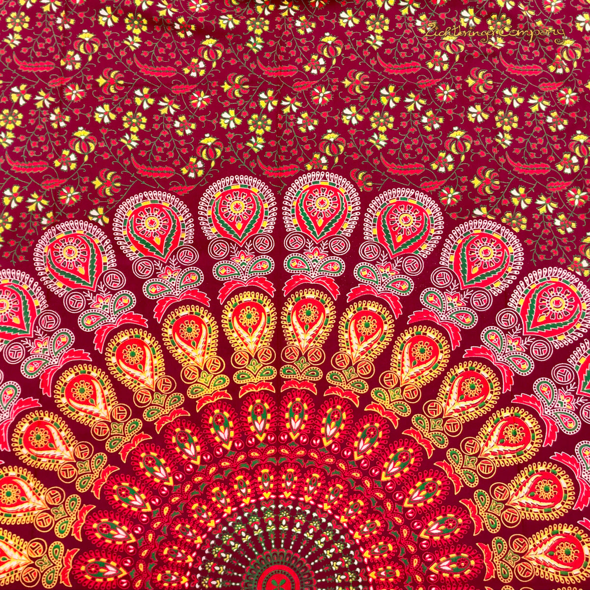 Pfauenfeder Mandala Wandtuch 140 × 200 cm in kräftigen Farben, Detailansicht