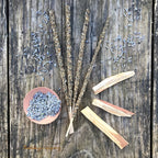 4 einzelne Räucherstäbchen mit Palo Santo und Lavendel, von Sagrada Madre, mit einzelnen Zutaten