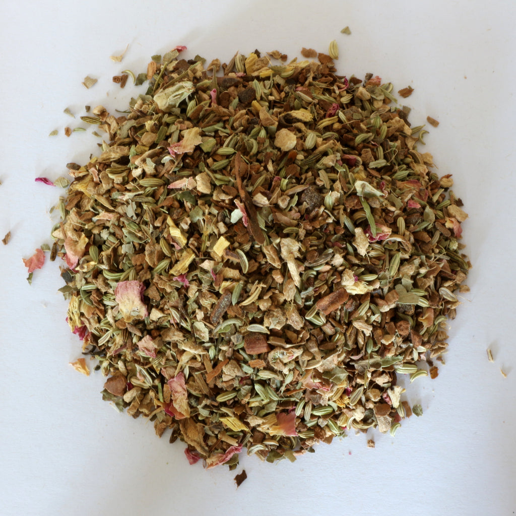 Vata Ayurveda Tee mit Ingwer, Zimt, Fenchel, Kardamom und Rosenblüten